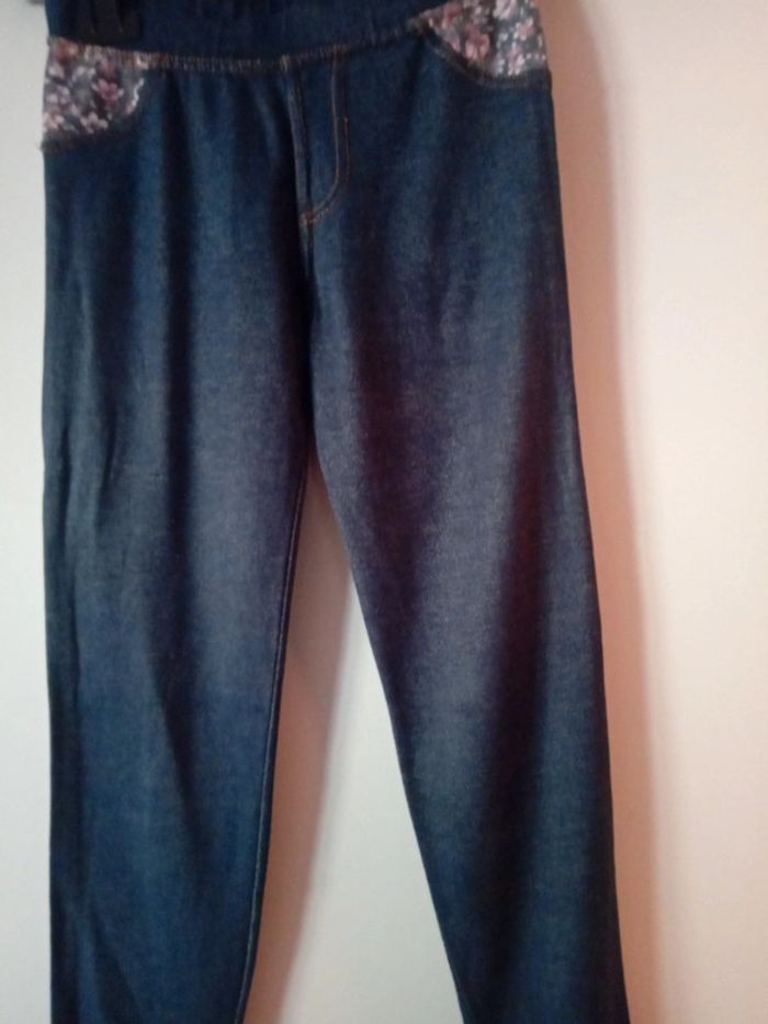 Joli legging bleu. Taille 9 ans - photo numéro 3