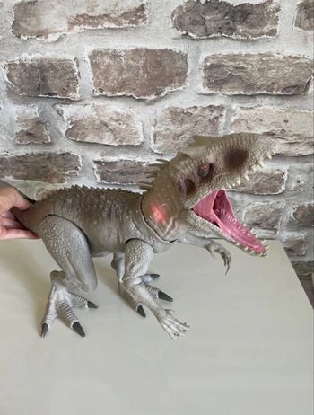 Dinosaure indominus rex sonore et lumineux jurassic world