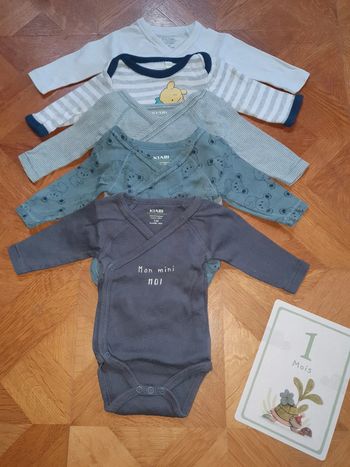 Lot 5 bodies manches longues garçon 1 mois.