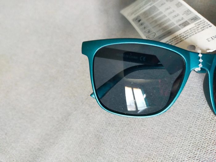Lunettes de soleil bleu pétrole – Neuf avec étiquette - photo numéro 5