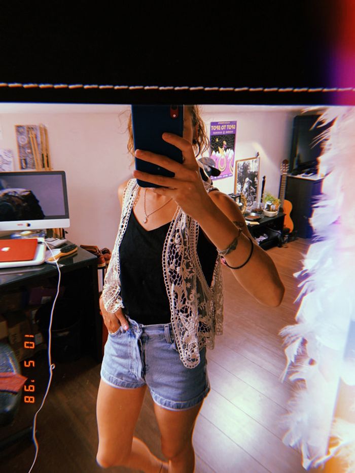 Petit gilet en dentelle - photo numéro 3