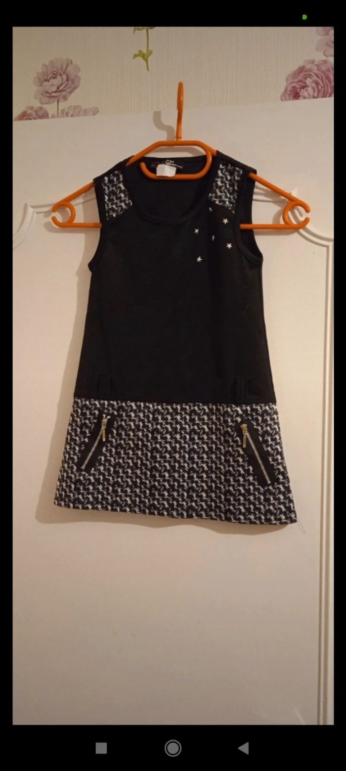 Robe noire taille 6 ans