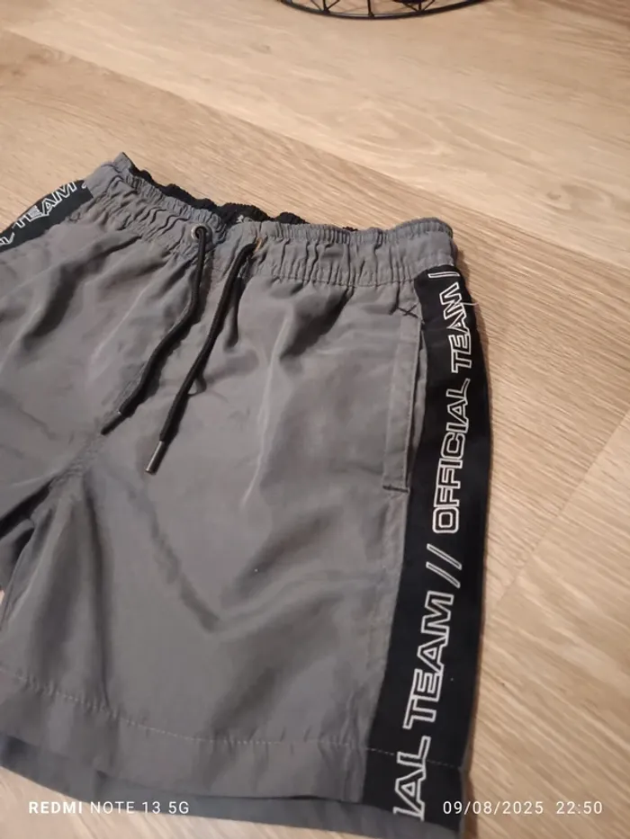 Magnifique short rg taille 12 ans - photo numéro 2