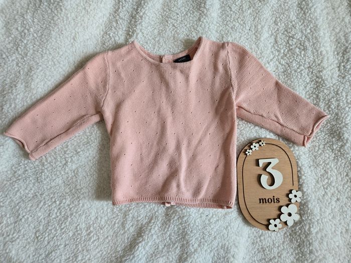 Pull fin rose 3 mois