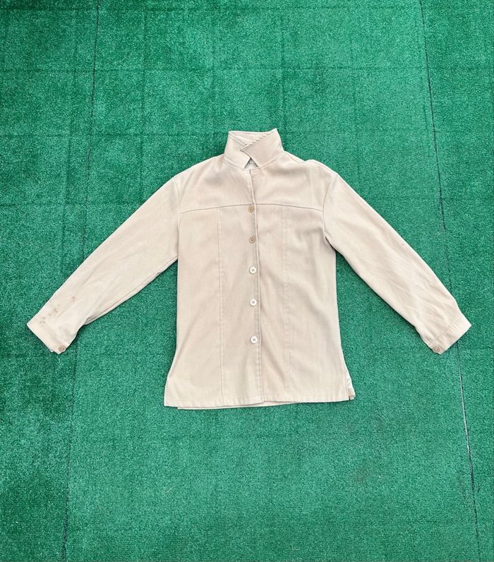 Chemise beige à col montant – manches longues