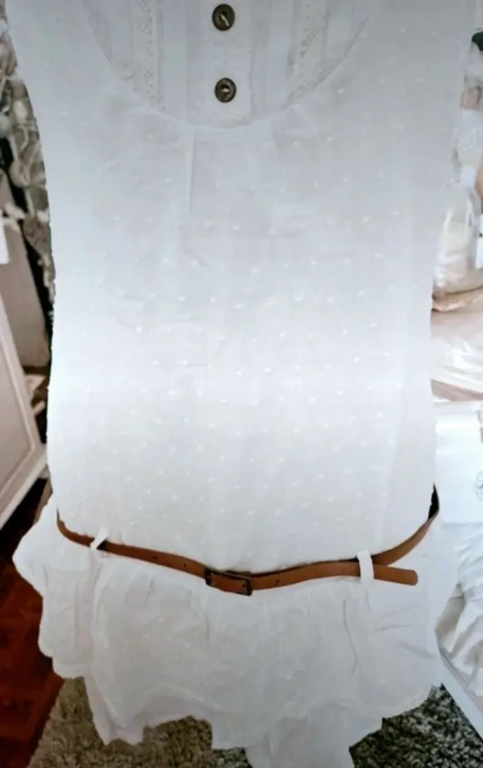 Robe blanche volantée sans manches dentelle Taille 38/40 Neuve - photo numéro 2