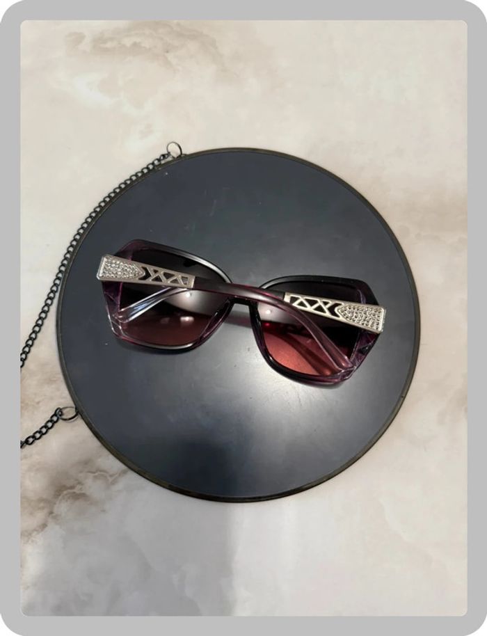 Lunette de soleil à verres roses - photo numéro 2