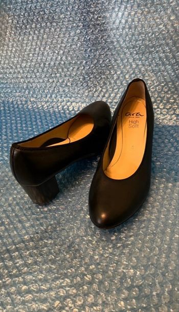 "Ara" Escarpins classiques noirs sur petits talons bottiers stables pour femmes