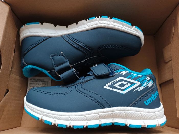 Basket umbro taille 23 neuve - photo numéro 6