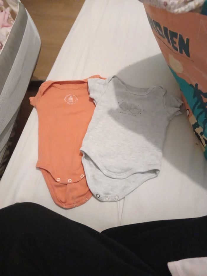 Bodies 6 mois - photo numéro 2