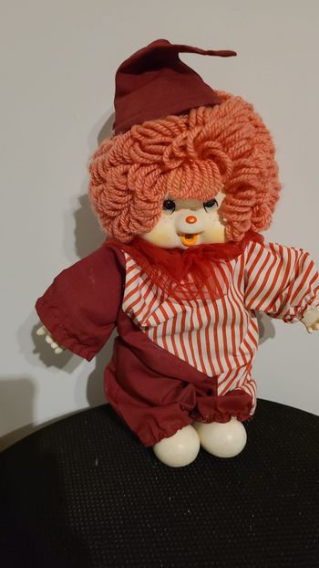 Kiki ou monchichi vintage clown, de 28 cm peut tenir debout, pas d'étiquette, rare