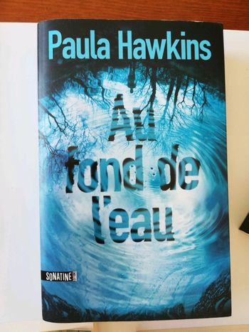 Livre au fond de l'eau