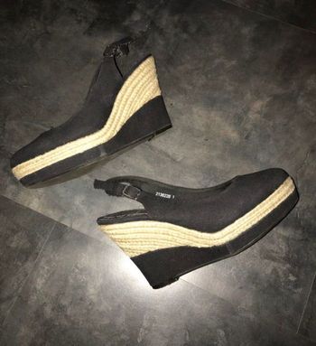 Nu pieds talons compensés 37 New Look superbe nu pieds en toile noire et corde, talons 10,5 et semelle 3 cm.   Quasiment neuf.