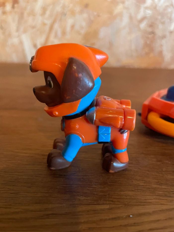 Idée cadeau 🎁 Figurine Zuma Launching Surfboard de la Pat Patrouille avec sa bouée à lancer - photo numéro 7