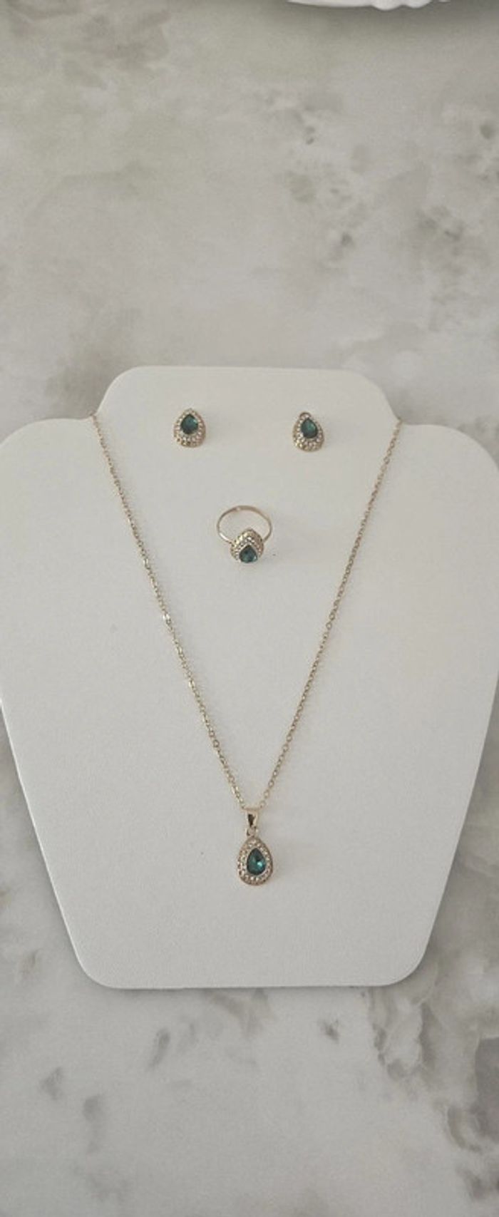 Ensemble de bijoux collier bague et boucles d’oreilles en acier inoxydable