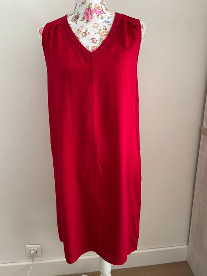 Robe droite rouge fluide