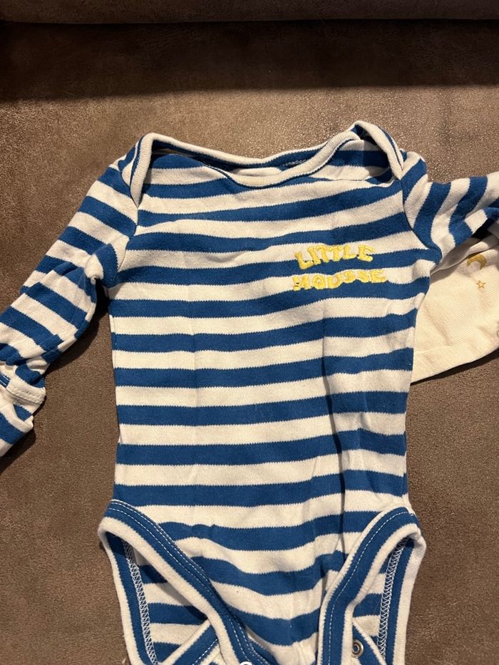 Lot bodies 3 mois - photo numéro 2