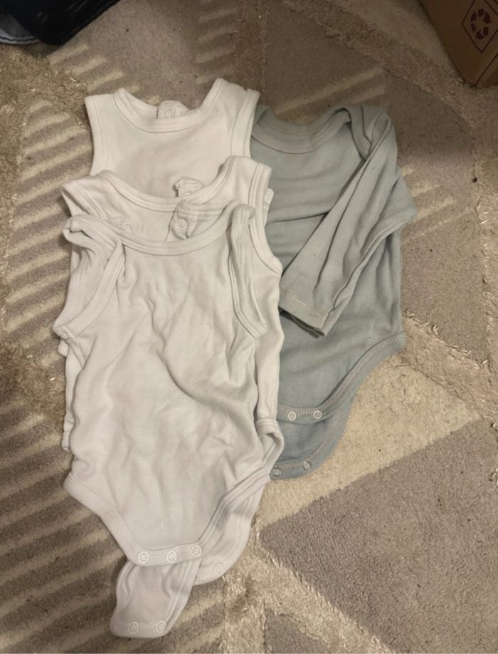 Lot vêtement bébé