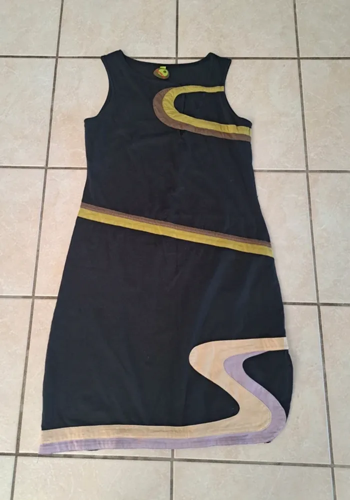 Robe noire chasuble col rond taille M Pygmees en