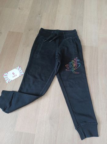 pantalon survêtement  - 2 articles à 1€ achetés = le 3ème à 1€ offert