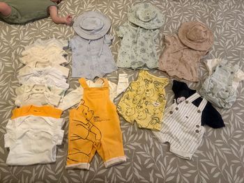 Vends un lot complet vêtements bébé garçon – taille 1 mois (50/56)