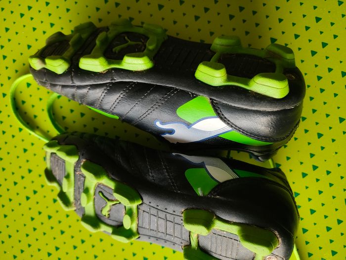 Chaussures foot 32 - photo numéro 2