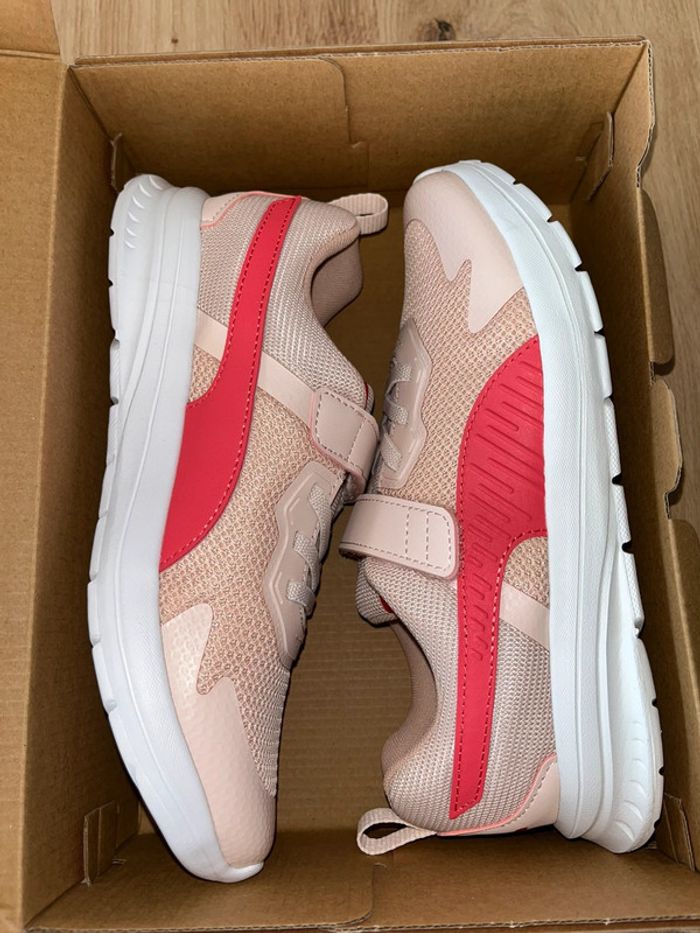 Baskets Puma filles neuves Taille 35 - photo numéro 2