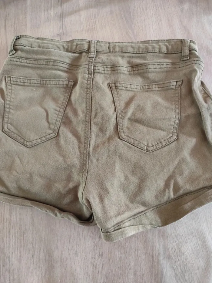 Mini short vert kaki - photo numéro 2