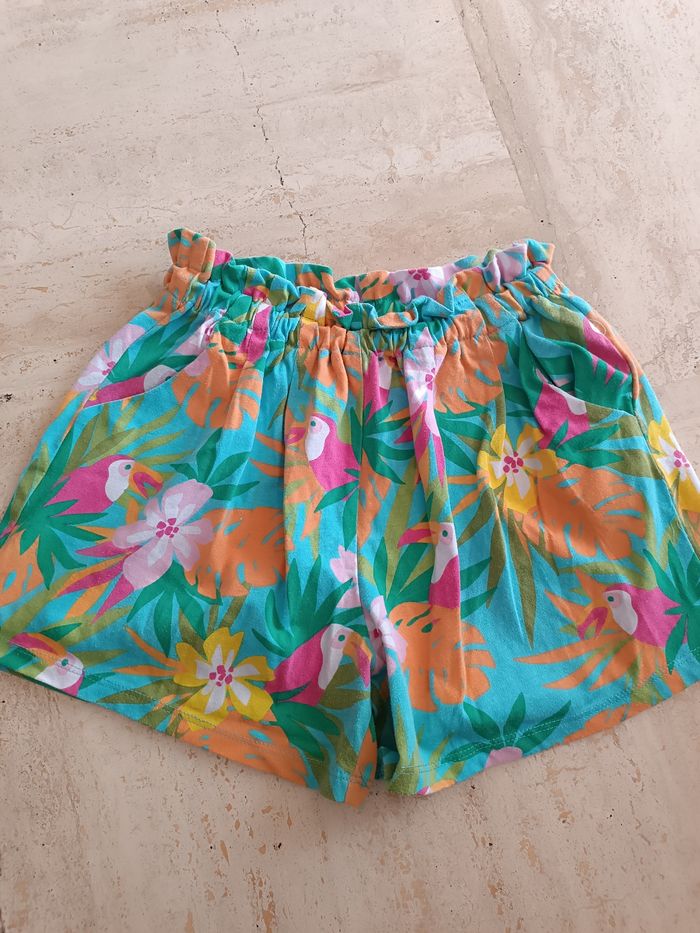 Short fleuri