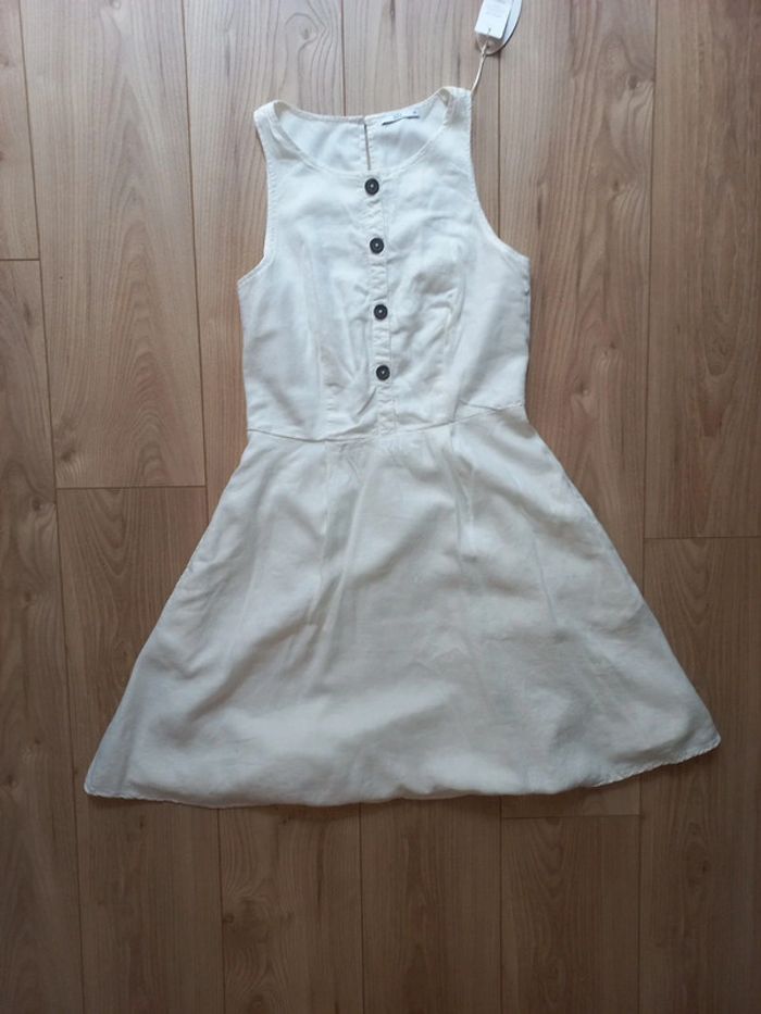 Robe beige/blanche taille 38 (France)