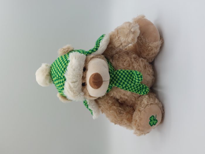 Peluche doudou ours beige caramel ALLIED Dublin Irlande trèfle bonnet vert TBE