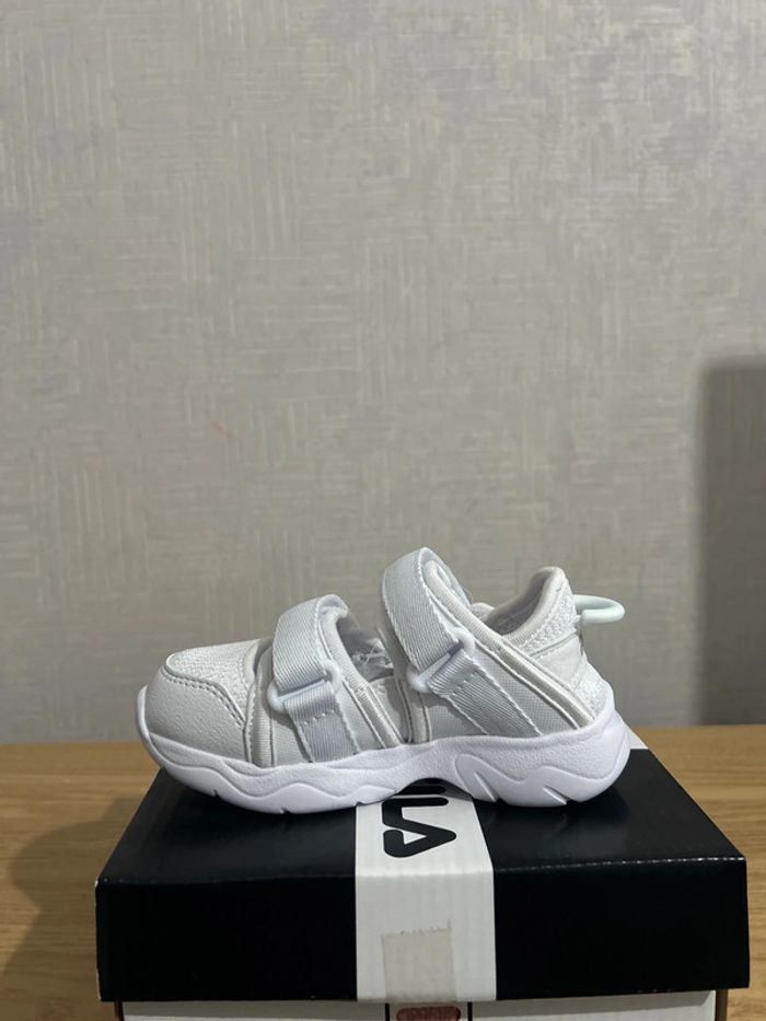 Baskets ouvertes Fila Ray sandal blanches grises 24 7UK - photo numéro 2