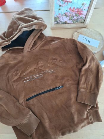 Sweat à capuche pour garçon taille 7ans marque Zara bon état