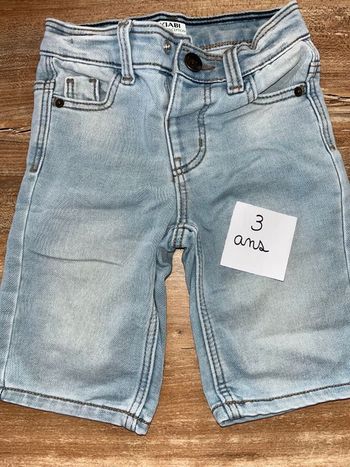 Short 3 ans