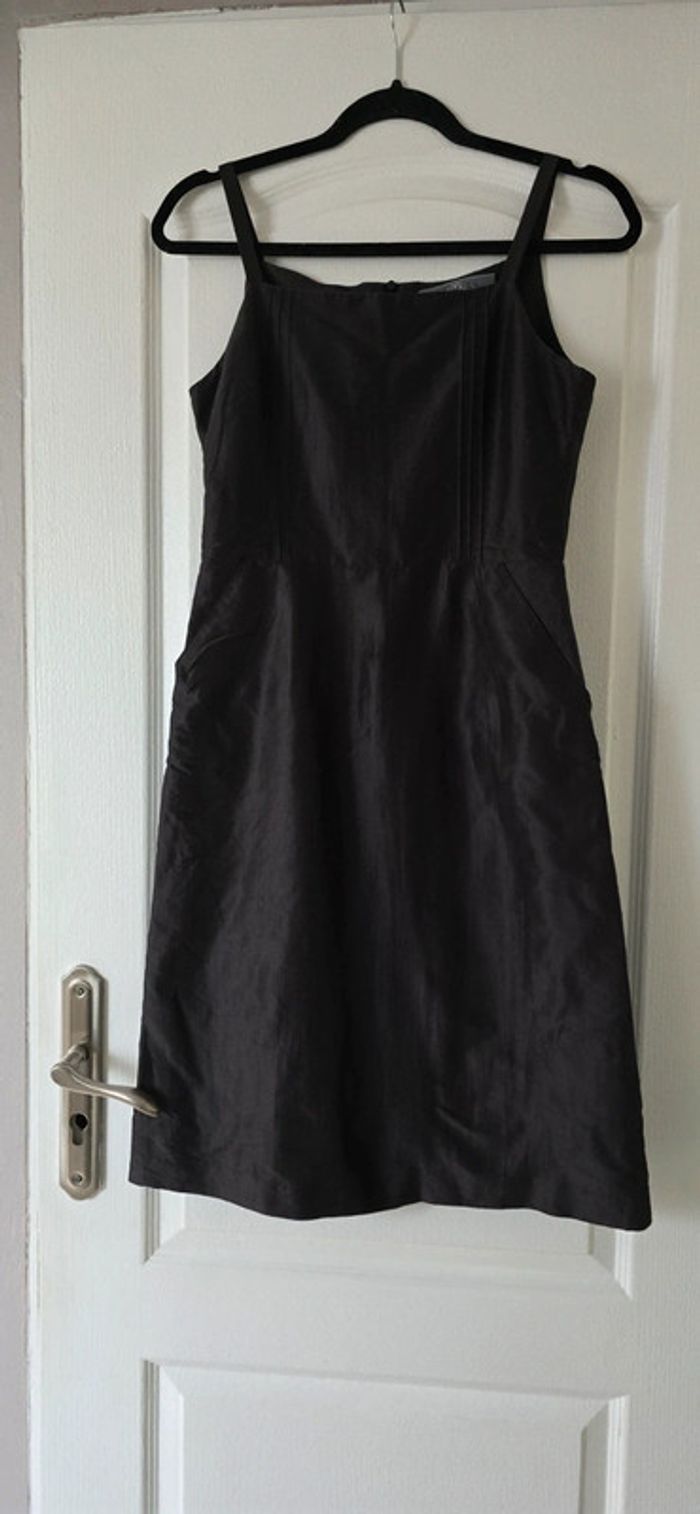 Petite robe noire avec poche marque Caroll 25%soie - photo numéro 10