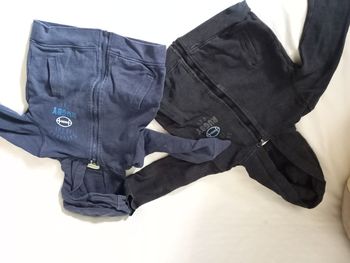 2 vestes à capuche 👦 6 ans