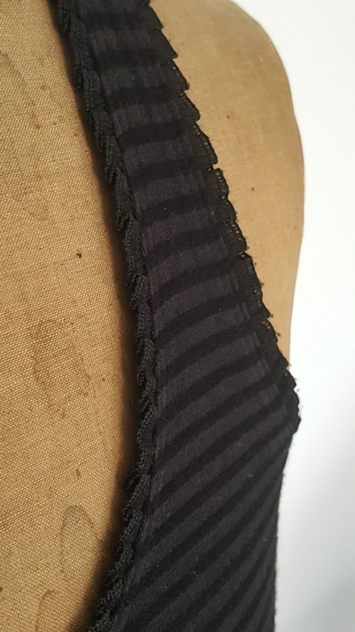 Débardeur Disney NEUF taille 36 - photo numéro 3