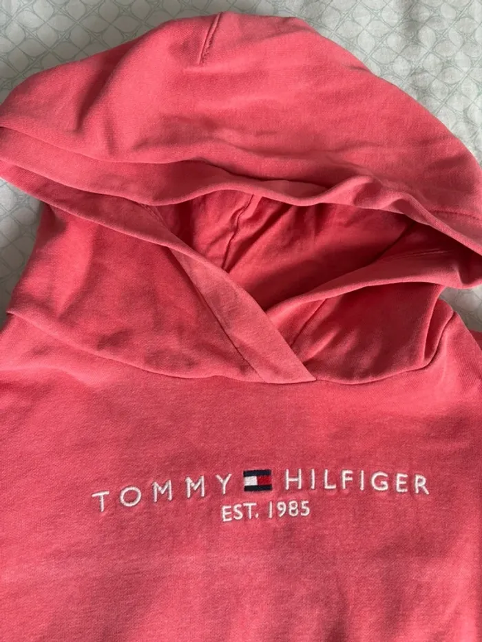 Pull rose Tommy Hilfiger 10 ans - photo numéro 2
