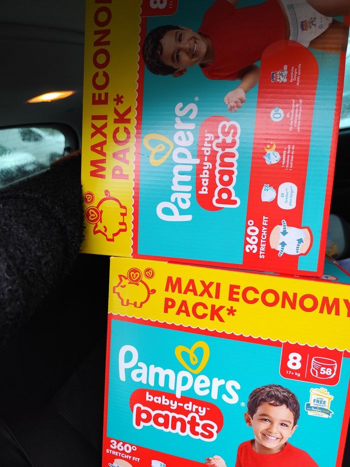 Couche Pampers taille 8  , deux Maxi packs jamais ouvert - photo numéro 2