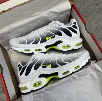 Nike tn blanche gris noir vert 36