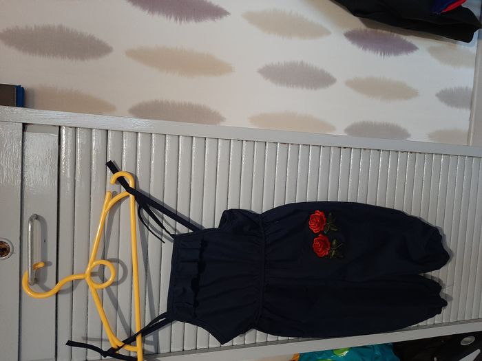 1 salopette et 3 jeans filles Taille 4 ans - photo numéro 4