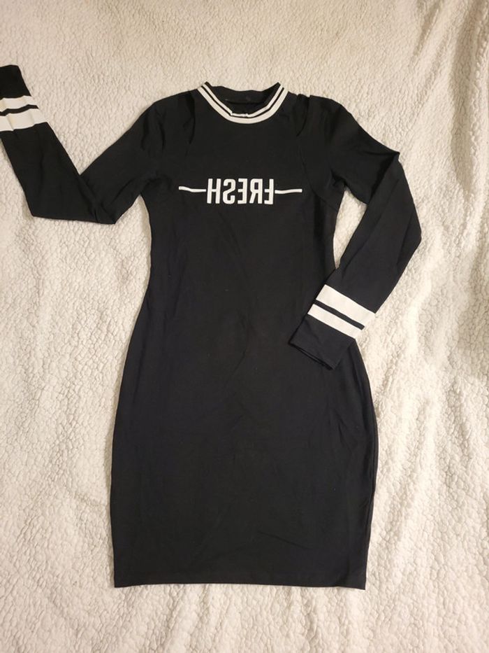 Belle robe trouée au épaules !