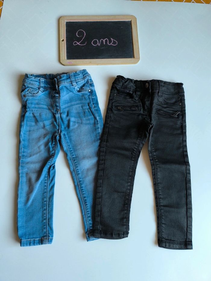 Lot de deux pantalons Tape à l'oeil taille 2 ans en très bon état