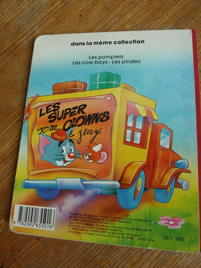 livre "Tom et Jerry - Les clowns" - photo numéro 3