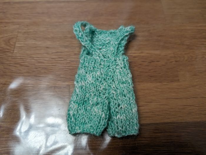 Combinaison short tricot pour poupée Barbie - photo numéro 5