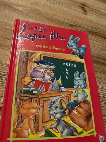 Le petit lapin bleu rentre à l’école