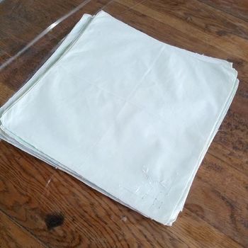 Lot 15 carré vert brodé