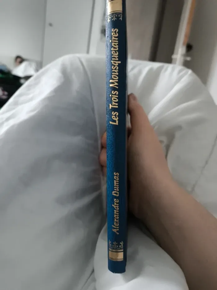 Livre "les trois mousquetaires" - photo numéro 2