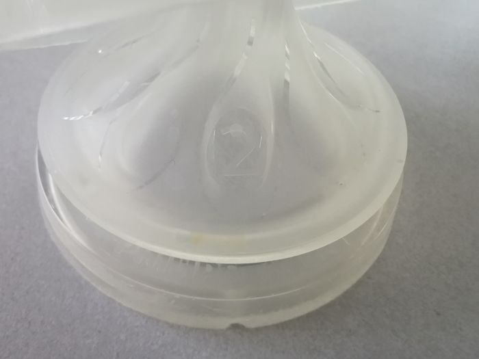 Lot de 2 biberons Philips Avent et 4 tétines - photo numéro 3