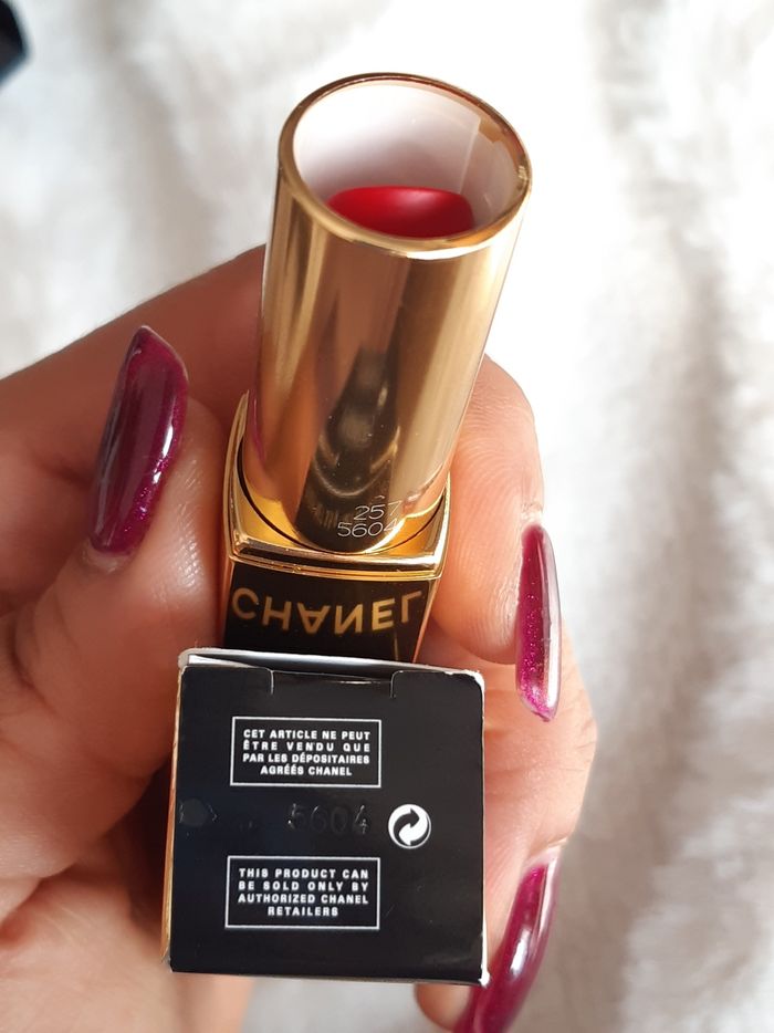 CHANEL

ROUGE ALLURE VELVET

LE ROUGE VELOURS LUMINEUX - photo numéro 3